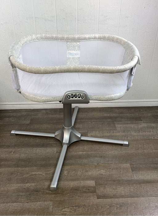 used Halo BassiNest Swivel Sleeper, Premiere Series