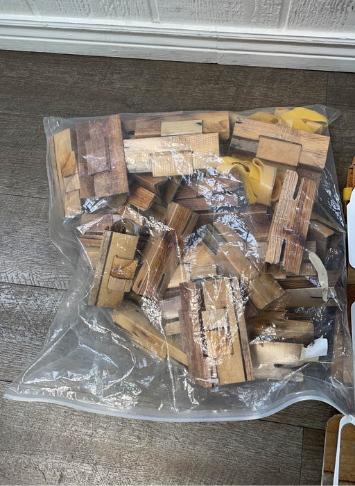 secondhand Hearth Song 32-Panel Cabin Fantasy Forts Kit