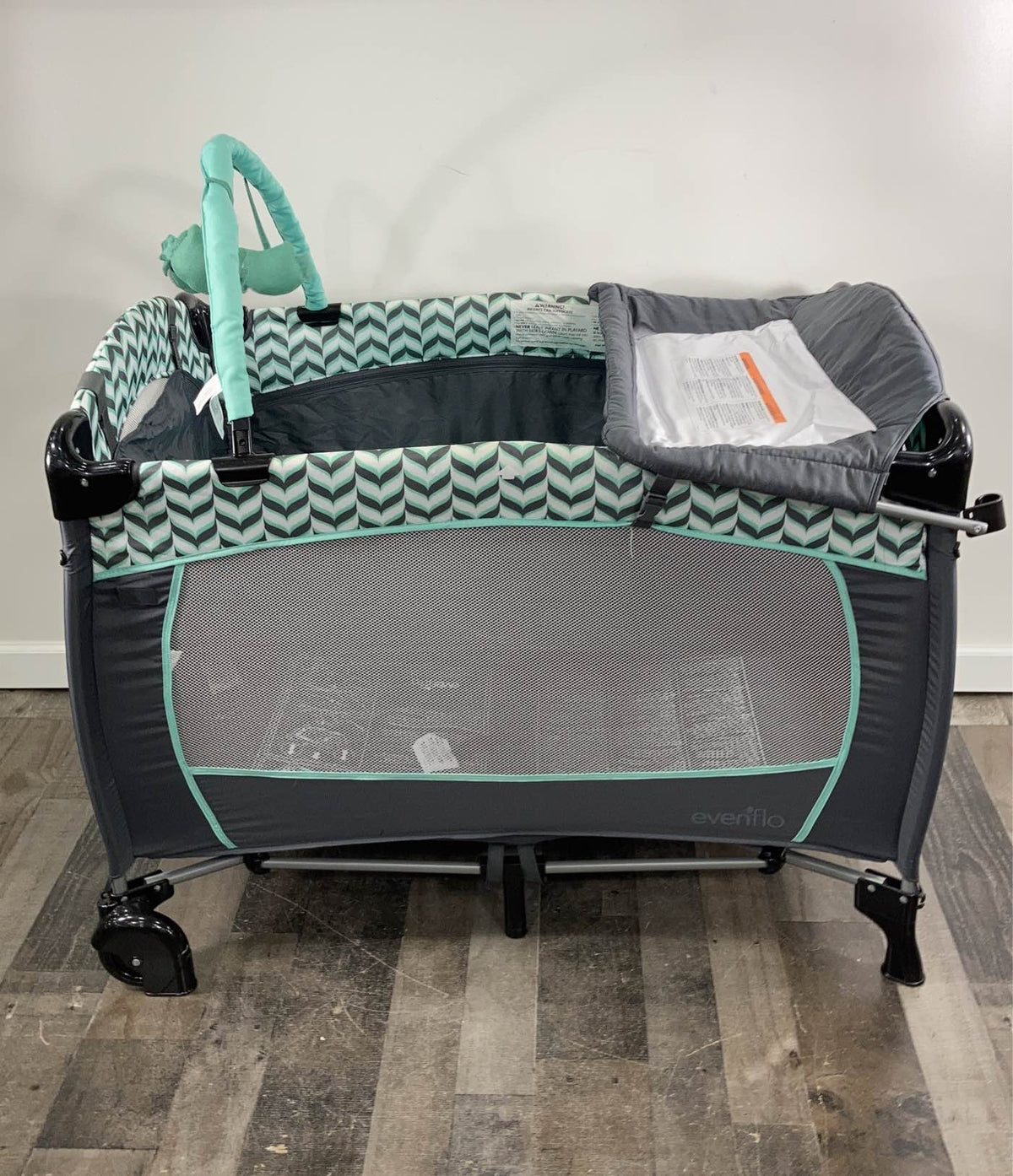 evenflo portable babysuite playard Evenflo Portable BabySuite Deluxe Playard