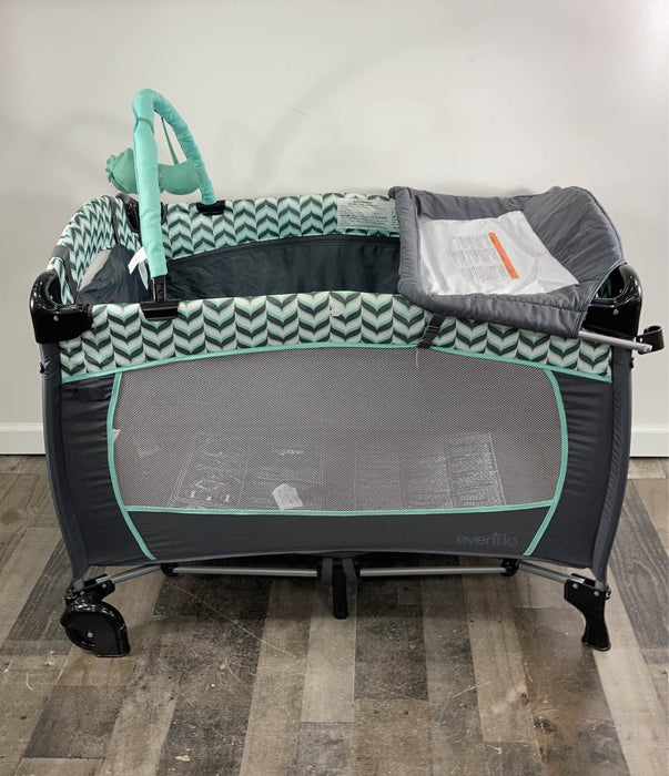 Evenflo Portable BabySuite Deluxe Playard