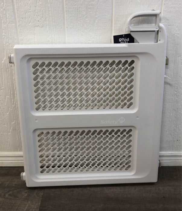 used Safety 1st Pressure Mount Lift, Lock and Swing Gate