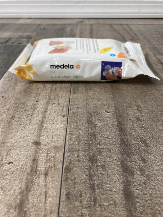 Shop Medela Quick Clean Wipes at GoodBuy Gear