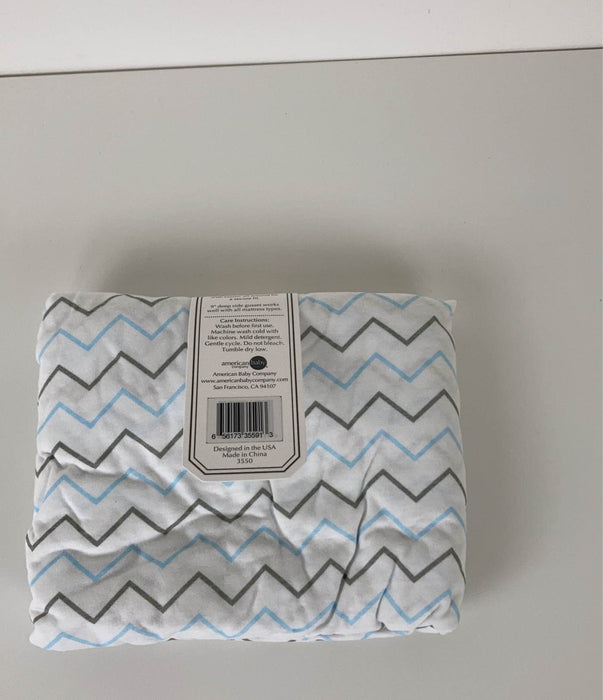 secondhand American Baby Crib Sheet, Zig Zag