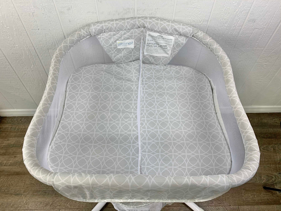 Shop Halo Bassinest Twin Sleeper at GoodBuy Gear