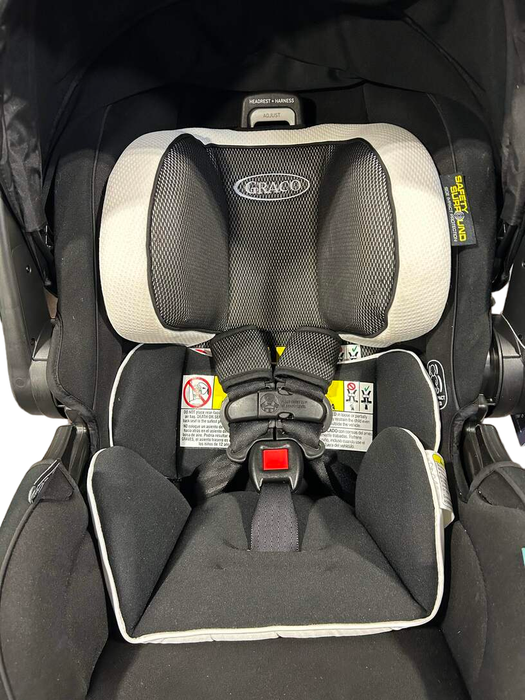 secondhand Graco SnugRide SnugFit 35 DLX Infant Car Seat, 2022, Jacks