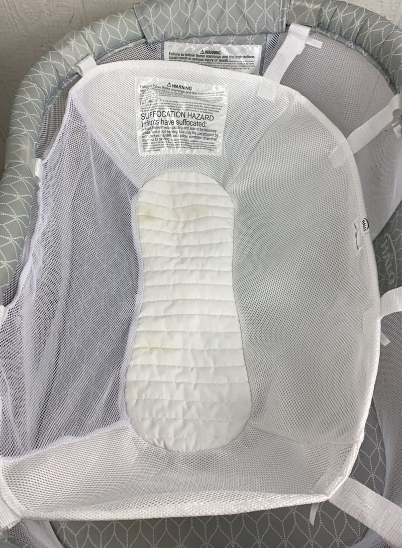 Halo BassiNest Swivel Sleeper, Essentia Series, With Infant Insert and