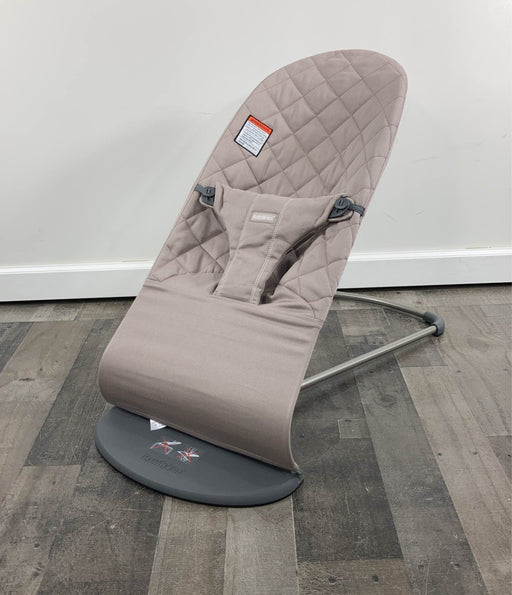 used BabyBjorn Bouncer Bliss, Dark Gray Frame, Sand Gray Cotton Classic Quilt