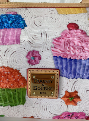 Dooney and discount bourke cupcake wristlet