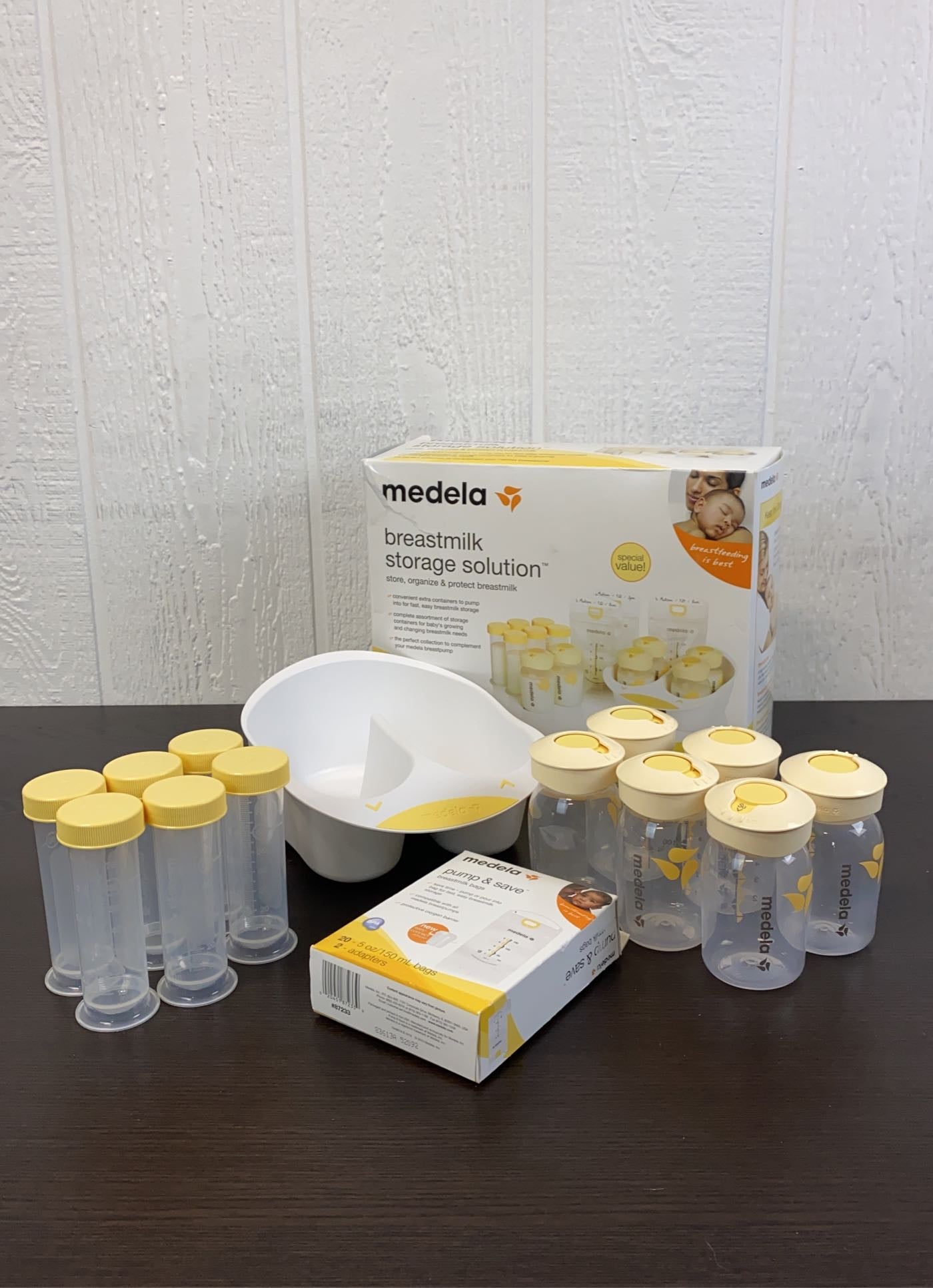 Medela Breast Milk Storage Solution Set, Breastfeeding Supplies &  Containers