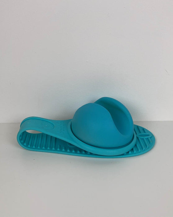 Shop Beebo Free Hand Bottle Holder, Blue at GoodBuy Gear