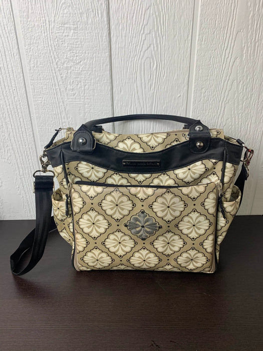 used Petunia Pickle Bottom City Carryall Tote Diaper Bag