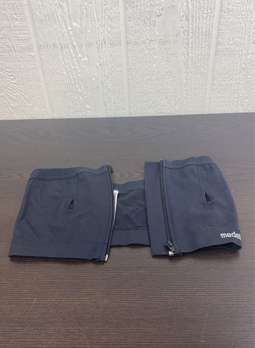 secondhand Medela Hands Free Breastmilk Pumping Bra, Large