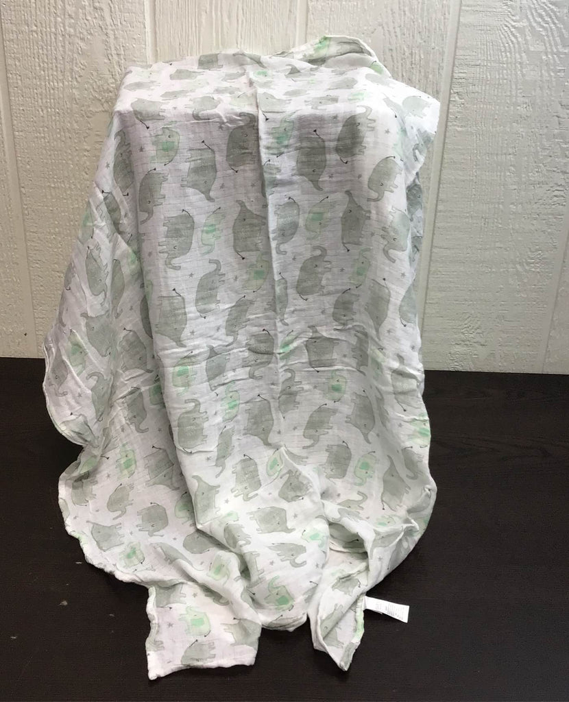 Kyle And Deena Swaddle, 40"L x 36"W