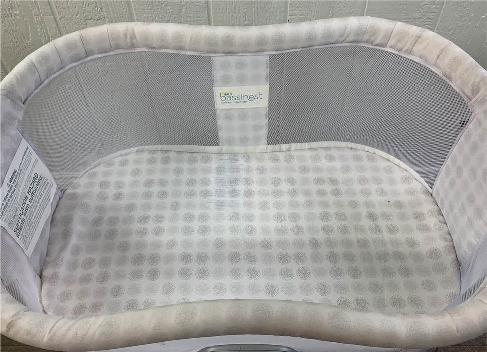 secondhand Halo BassiNest Swivel Sleeper, Premiere Series