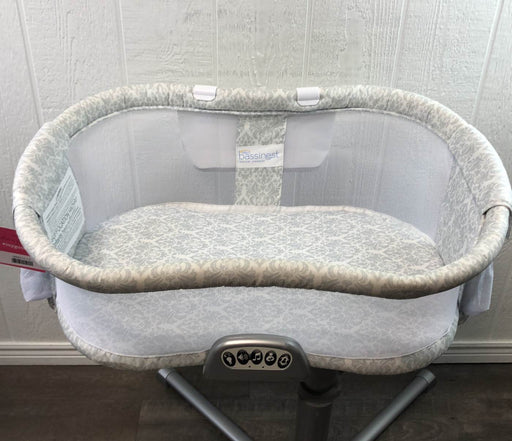 secondhand Halo BassiNest Swivel Sleeper, Premiere Series