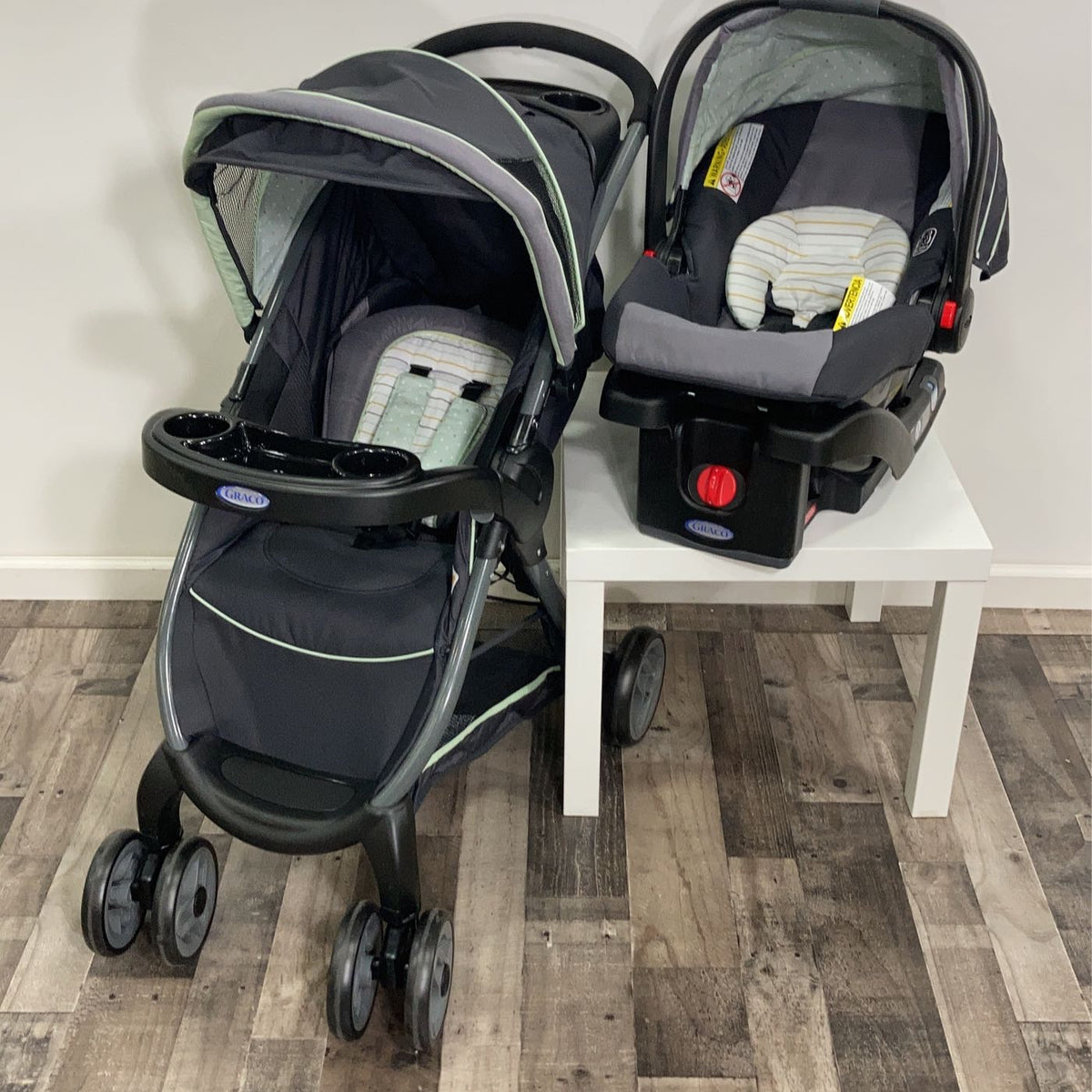 Graco FastAction SE Travel System