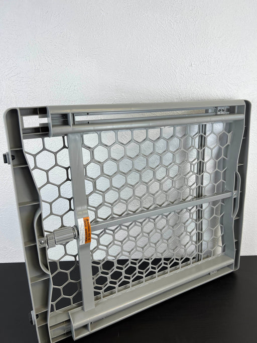 secondhand Regalo Plastic Expandable Safety Gate