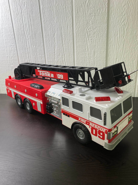 Tonka 09 store fire truck