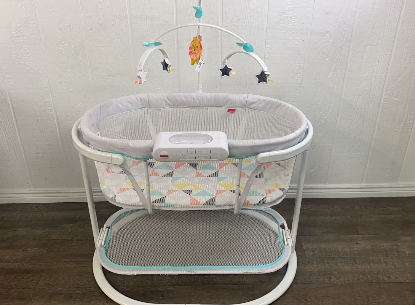 Fisher Price Soothing Motions Bassinet With 3 Sheets