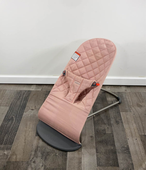 used BabyBjorn Bouncer Bliss, Dark Gray Frame, Dusty Pink Cotton Classic Quilt