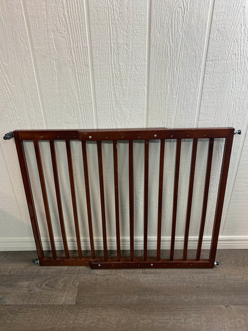 used Munchkin Push To Close Baby Gate