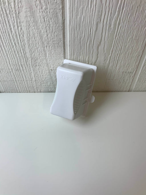 secondhand KidCo Outlet Plug Cover