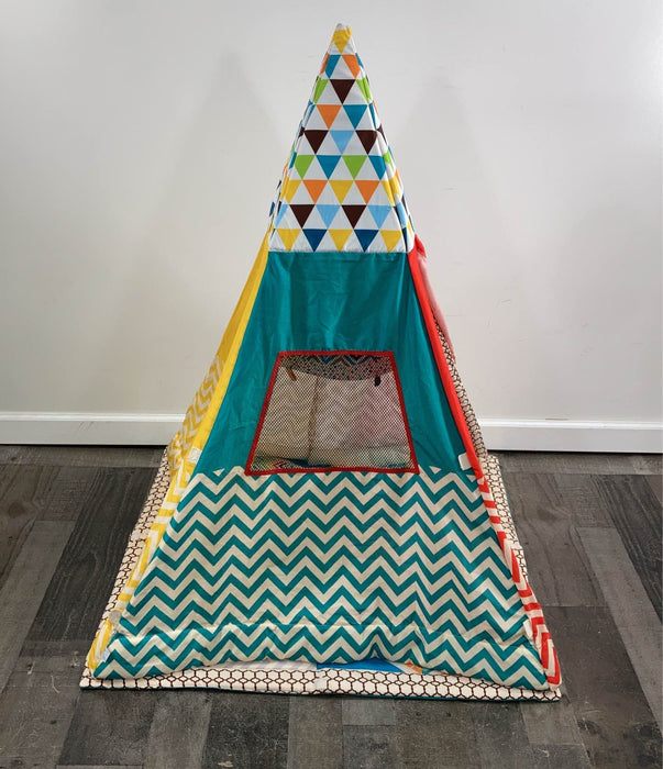 Infantino shops teepee