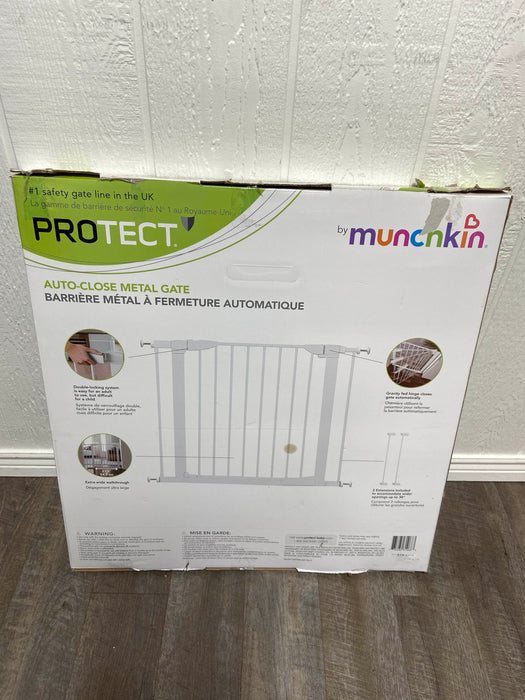 used Munchkin Auto Close Metal Baby Gate