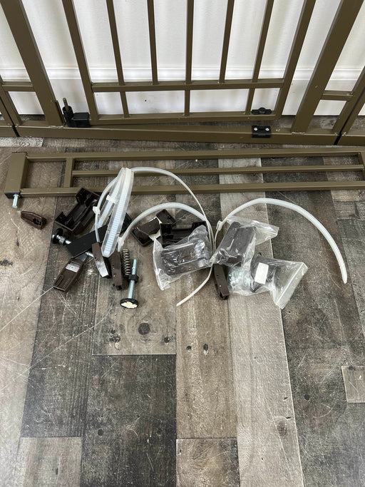 secondhand Summer Infant Walk Through Gate