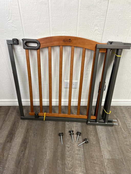 used Summer Infant Multi-Use Deco Walk Through Gate