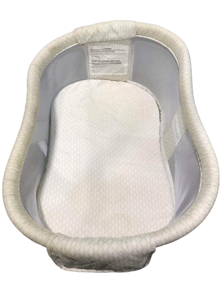 Halo BassiNest Swivel Sleeper Essentia Series