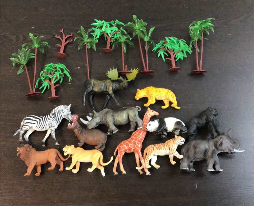 secondhand BUNDLE Plastic Animals, with Playmat