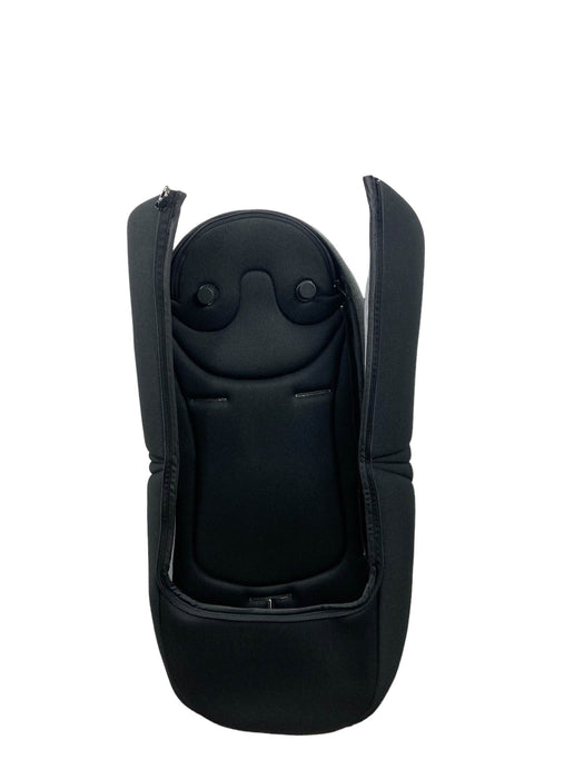 Shop Silver Cross Newborn Pod, Neptune at GoodBuy Gear