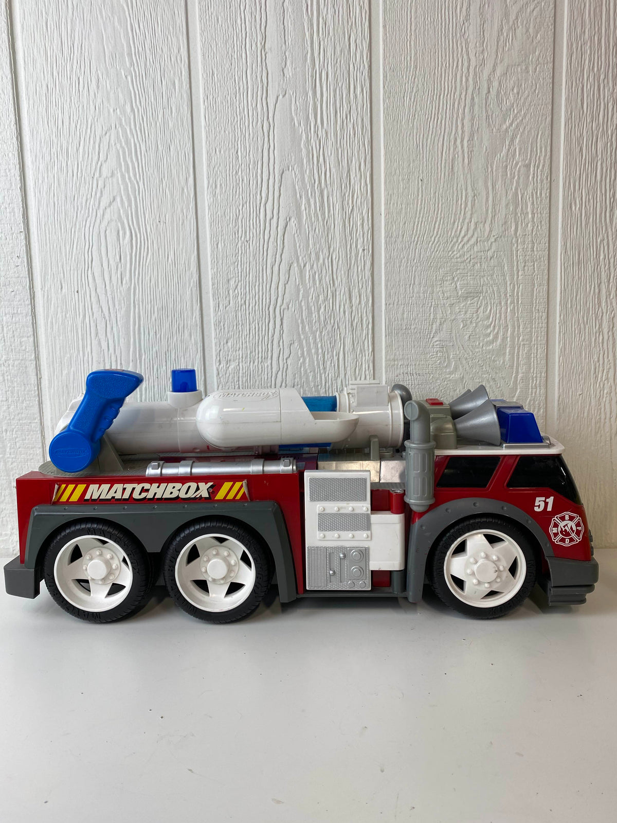 Mattel Matchbox Rescue Net Super-Blast Fire Truck — GoodBuy Gear