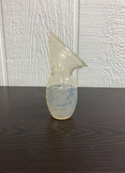 Shop Haakaa Manual Breast Pump at GoodBuy Gear
