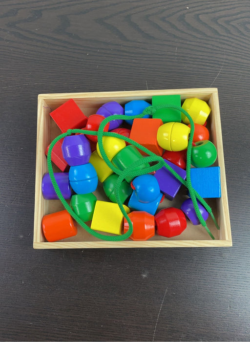 used Melissa & Doug Primary Lacing Beads
