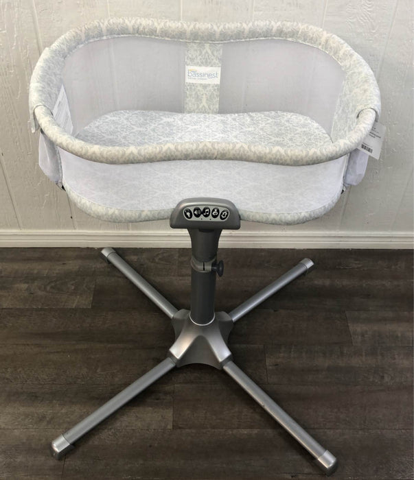 used Halo BassiNest Swivel Sleeper, Premiere Series