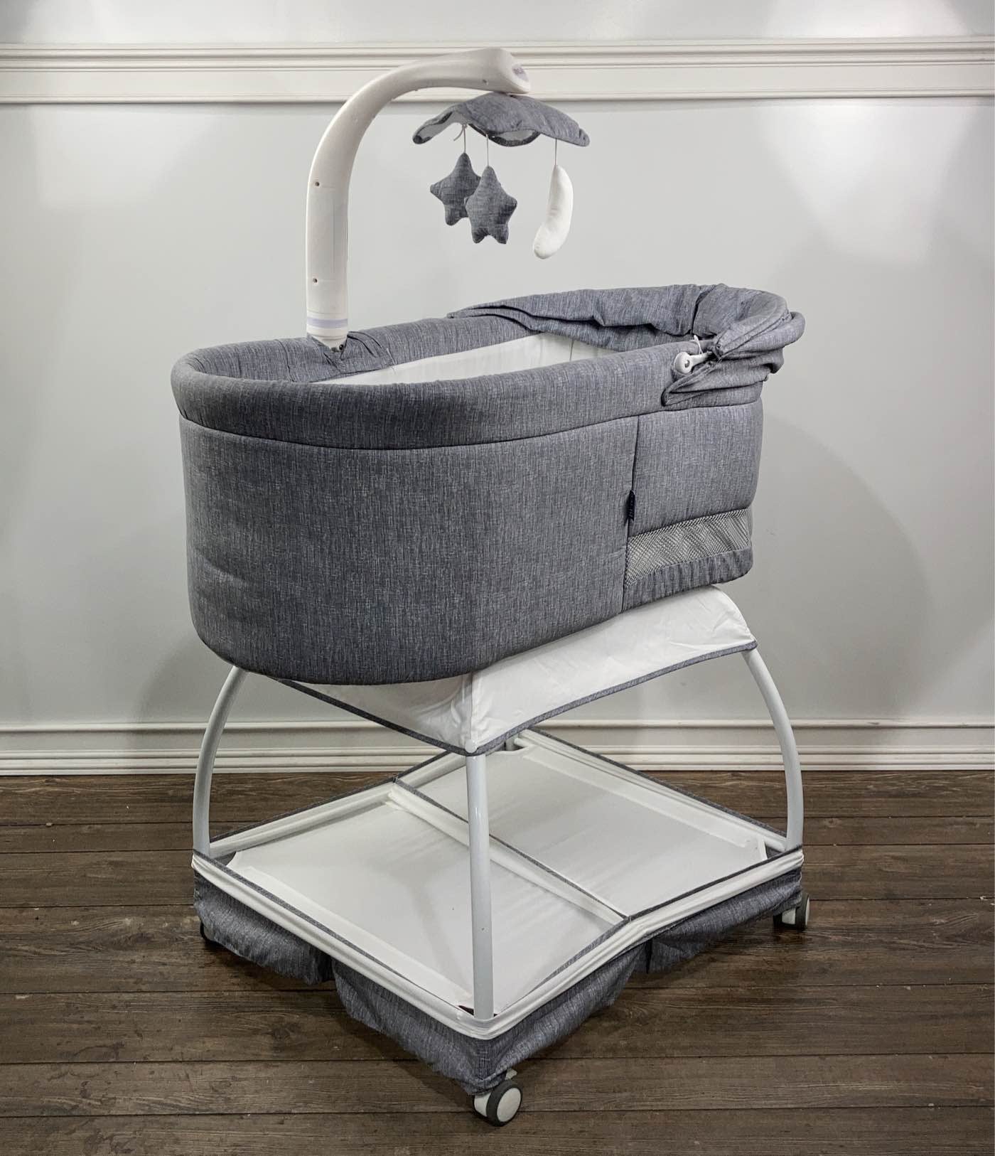 Sweetli deluxe bassinet hotsell by phoenix baby