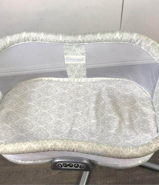 secondhand Halo BassiNest Swivel Sleeper Luxe Series