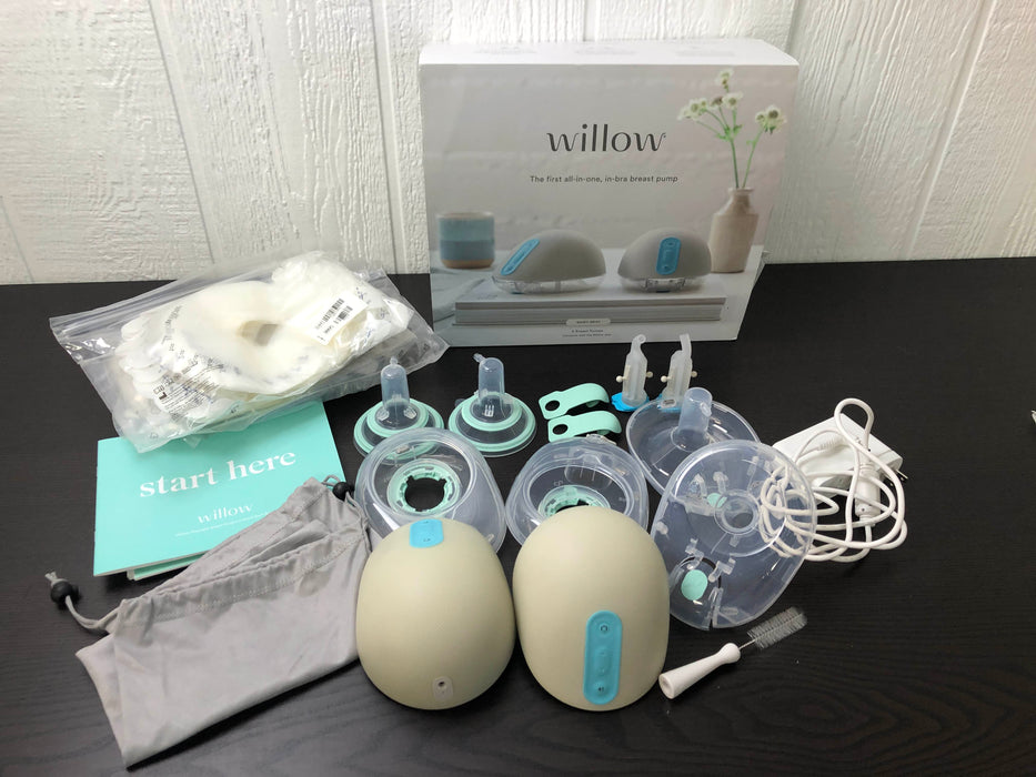 secondhand Willow Wearable Breast Pump, 2.0, Includes 53 4oz milk bags and one extra flex tube.