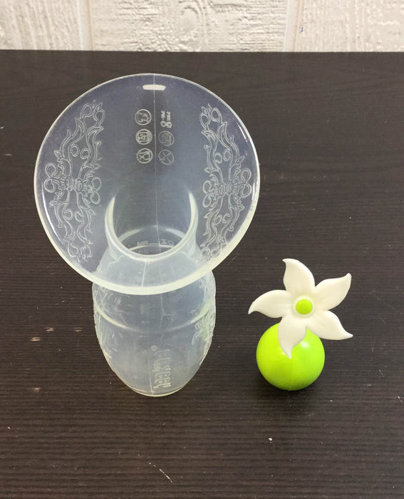 Shop Haakaa Silicone Breast Pump And Flower Stopper Set at GoodBuy Gear