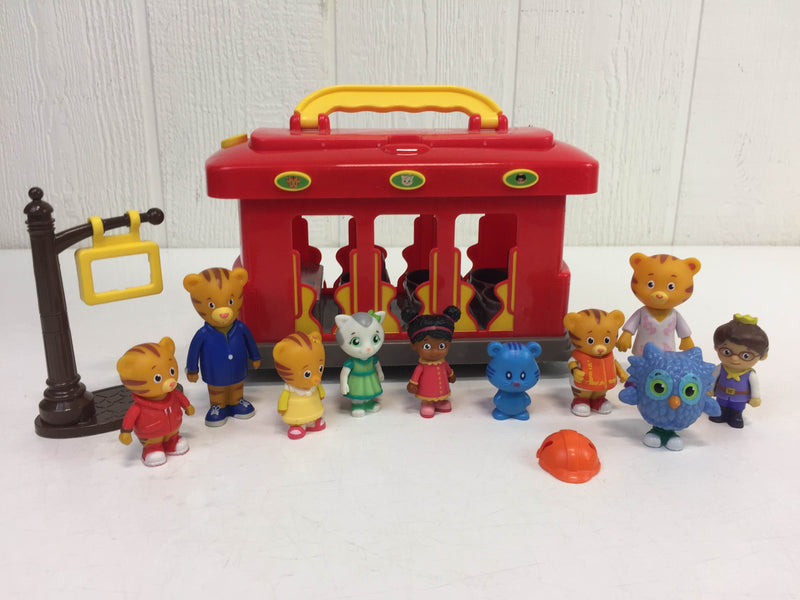 Daniel Tiger Deluxe Electronic Trolley, And Neighborhood Friends Figur