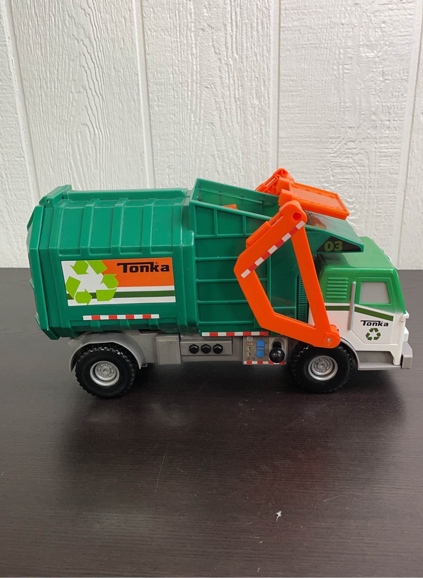 Green tonka best sale garbage truck