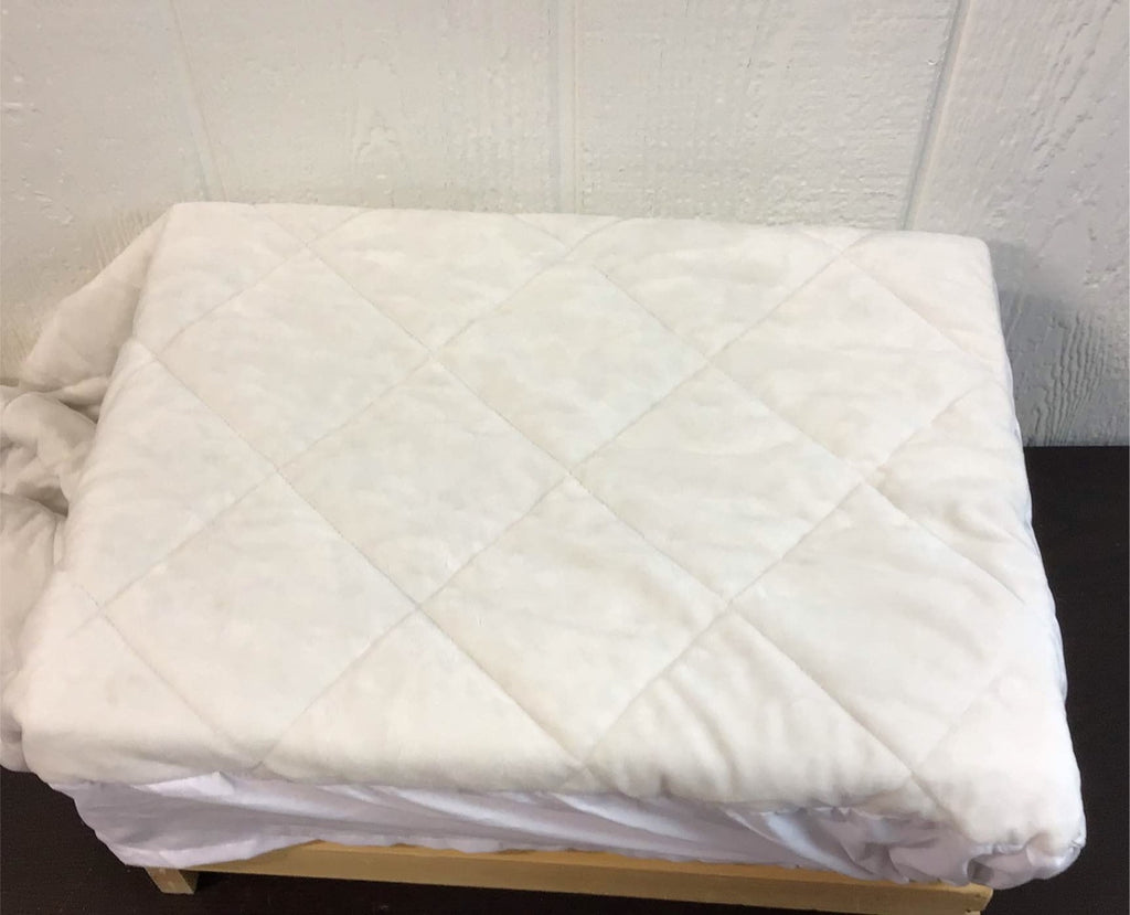 Guava Family Lotus Crib Plush Quilted Sheet