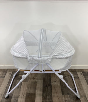 Compact travel outlet bassinet