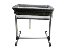 secondhand Delta Children By the Bed Deluxe Sleeper Bassinet