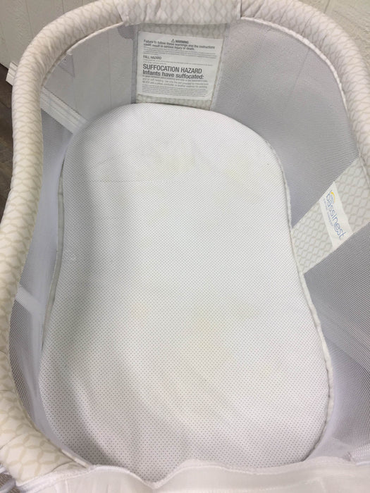 Shop Halo Bassinest Swivel Sleeper at GoodBuy Gear