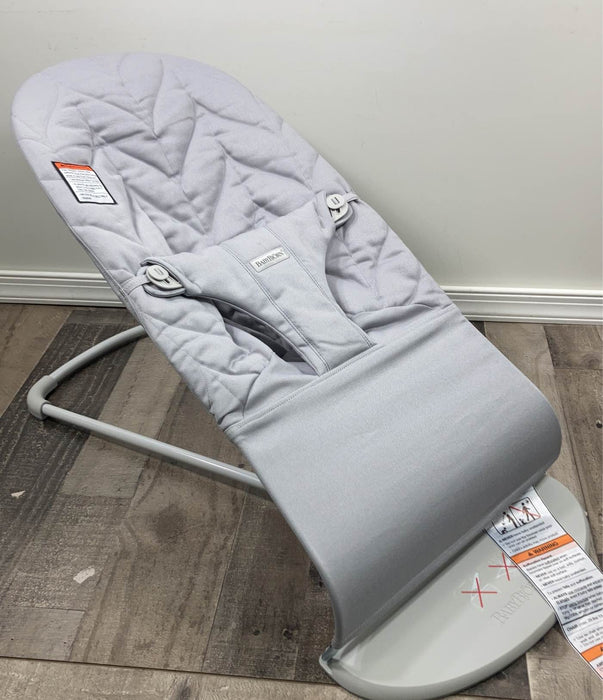 secondhand BabyBjorn Bouncer Bliss, Light Gray Frame, Light Grey Cotton Petal Quilt