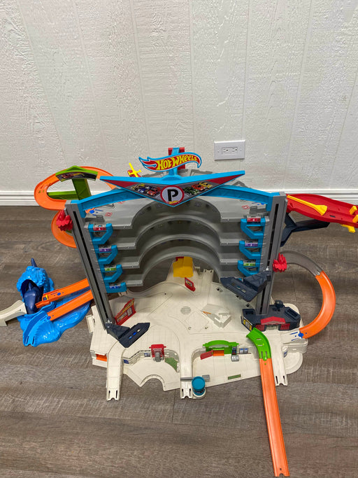 secondhand Hot Wheels Super Ultimate Garage