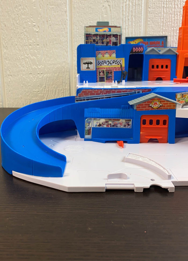 Hot Wheels Car Wash & Service Station Play Set